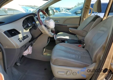 2014 Toyota Sienna Limited 7-Passenger z USA, uszkodzony, nr VIN 5TDYK3DC8ES447084